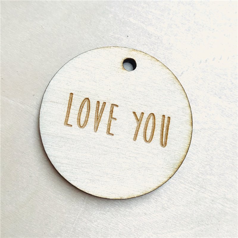 Houten rond label met gaatje “ Love you”